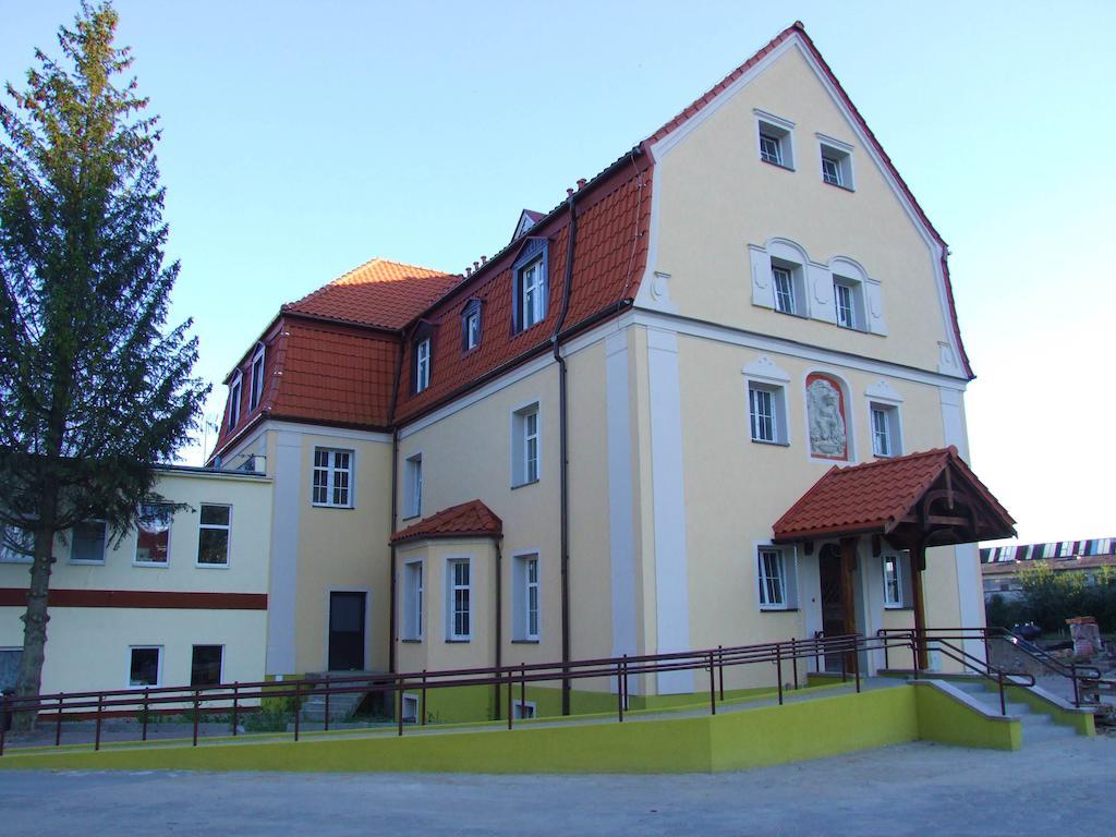 Hotelik Hermes Pieniezno Esterno foto