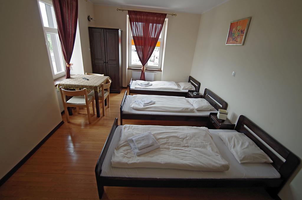 Hotelik Hermes Pieniezno Esterno foto