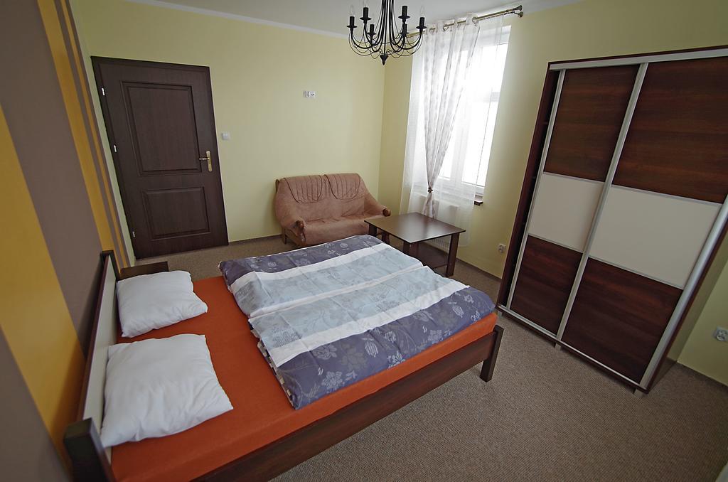 Hotelik Hermes Pieniezno Esterno foto