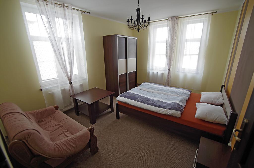 Hotelik Hermes Pieniezno Esterno foto
