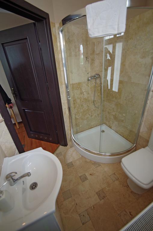Hotelik Hermes Pieniezno Esterno foto