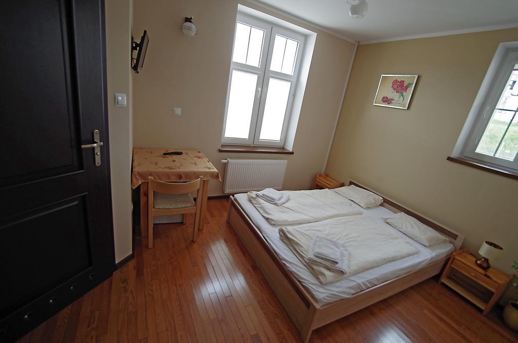 Hotelik Hermes Pieniezno Esterno foto
