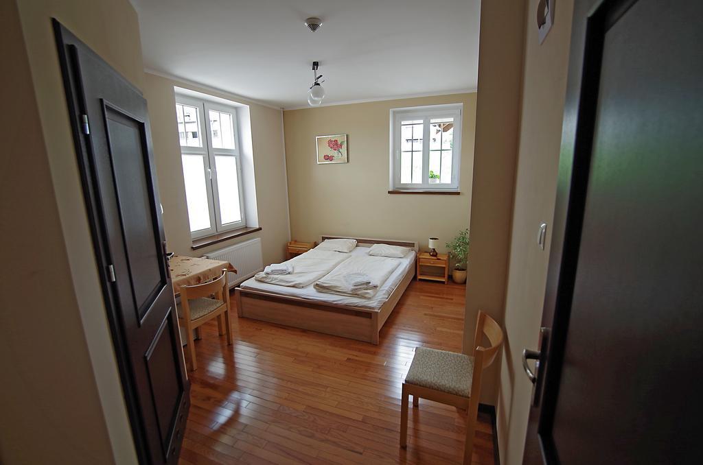 Hotelik Hermes Pieniezno Esterno foto