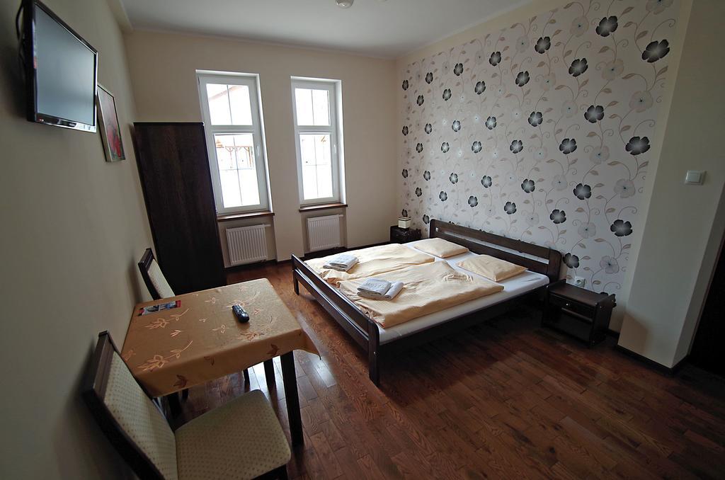 Hotelik Hermes Pieniezno Esterno foto
