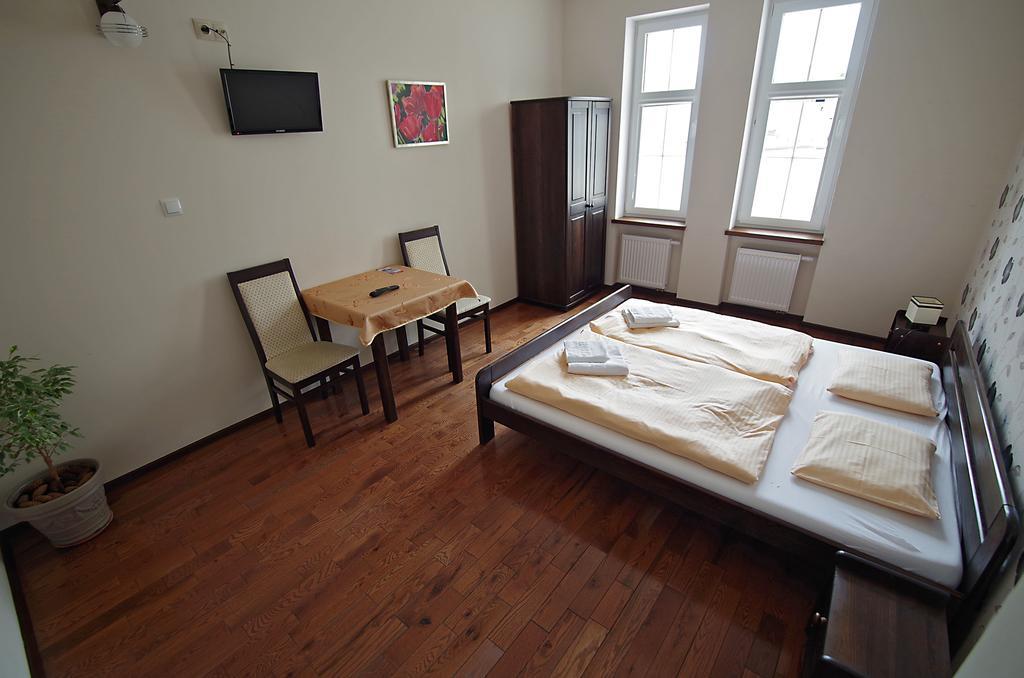 Hotelik Hermes Pieniezno Esterno foto